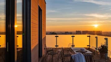 Deluxe Apartment, 2 Bedrooms (Attico Deluxe) | Outdoor dining