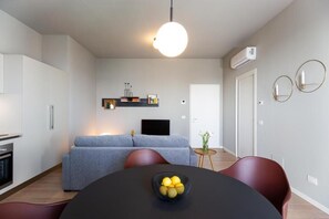 Deluxe Apartment, 1 Bedroom (Bilocale Deluxe) | Living area - Aurum ApartHotels Città Studi (Milano)