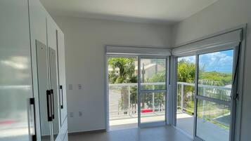 Family Room, Beach View