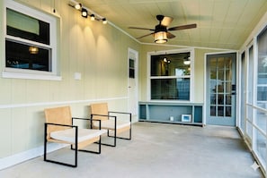 A room with two wicker chairs, a ceiling fan, and large windows. - Summer Escape .Heated Pool + Game Room & Sleeps 10 (Altamonte Springs)