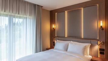 Standard Room, Mountain View | Hypo-allergenic bedding available, minibar, in-room safe, desk