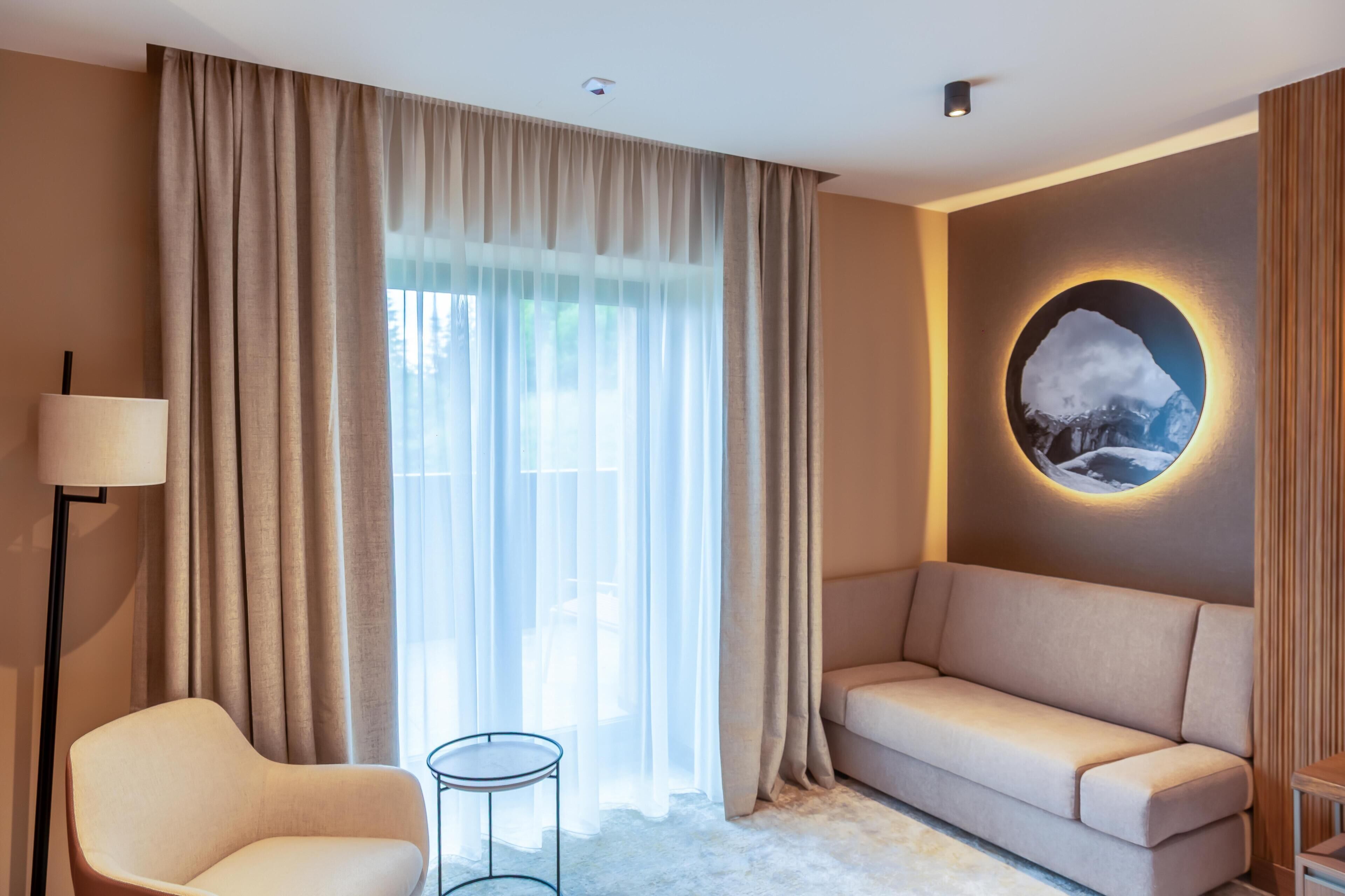 Ropa de cama hipoalergénica y minibar 