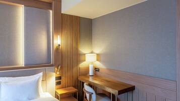 Premium Room, Mountain View | Hypo-allergenic bedding available, minibar, in-room safe, desk