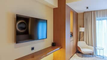 Kamar Premium, pemandangan gunung | Seprai antialergi, minibar, brankas, dan meja kerja
