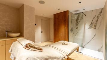 Sauna, steam room
