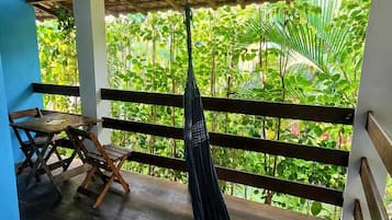 Superior Triple Room, Lanai | Outdoor dining