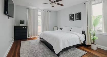 Pristine 2BD - 2.5BD Duplex - Chicago - Free Parking