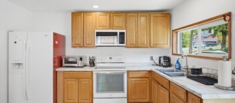Whidbey Island Home Near Trails & Beaches!