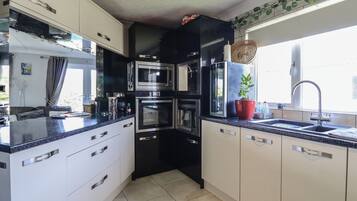 Cookware/dishes/utensils