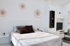 Iron/ironing board, free WiFi, bed sheets, wheelchair access - Modern Loft | Huge Terrace | Parking & WiFi (David)