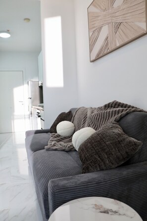 Smart TV - Modern Loft | Huge Terrace | Parking & WiFi (David)