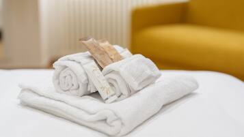 Dusche, Bidet, Handtücher, Shampoo