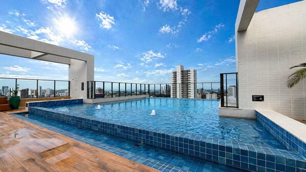 Outdoor pool - Rooftop Agamenon Prince por Yolo (Recife)