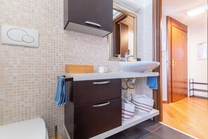 Shower, hair dryer, bidet, towels - 5 minutes from the M5 Metro station, Università Bicocca, with a private garage (Milano)