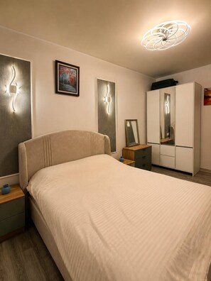 1 bedroom, iron/ironing board, Internet - Serene 1-bedroom apartment with AC in vibrant Yerevan (Yerevan)