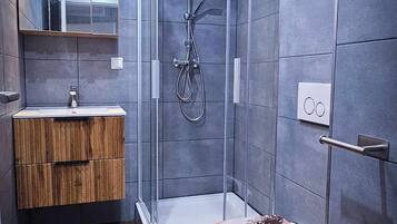 Tomannsrom, 2 enkeltsenger, privat bad | Bad