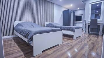 Tomannsrom, 2 enkeltsenger, privat bad | Wi-fi (inkludert)