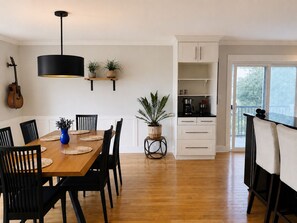 Dining - Lake & Mountain View Home with Pool. Close to everything Salmon Arm has to offer (Salmon Arm)