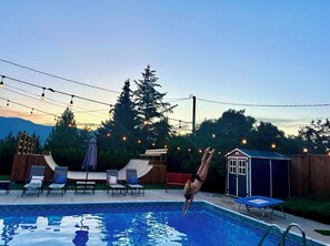 Pool - Lake & Mountain View Home with Pool. Close to everything Salmon Arm has to offer (Salmon Arm)