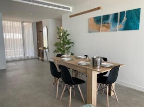 Dining - Beachfront apartment with spectacular ocean views! Relax and unwind! (AN)