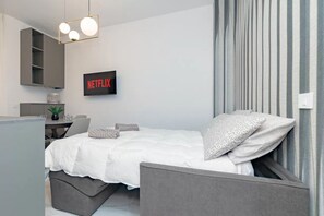 Room - 2CO4 [Cathedral] • Modern Central • (Milano)