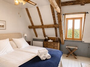 Room - At René's, sleeps 2, near Castelnaud Castle (Daglan)