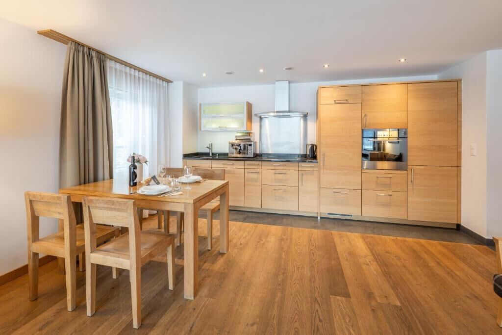Appartement, balcon, vue sur la ville | Restauration