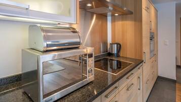 Apartment, Balcony, City View | Private kitchen