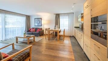 Apartment, Balcony, City View | Living area