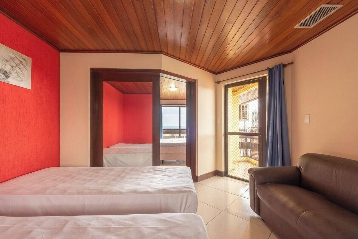 Habitación estándar, lanai, vista al jardín | Caja de seguridad en la habitación y escritorio