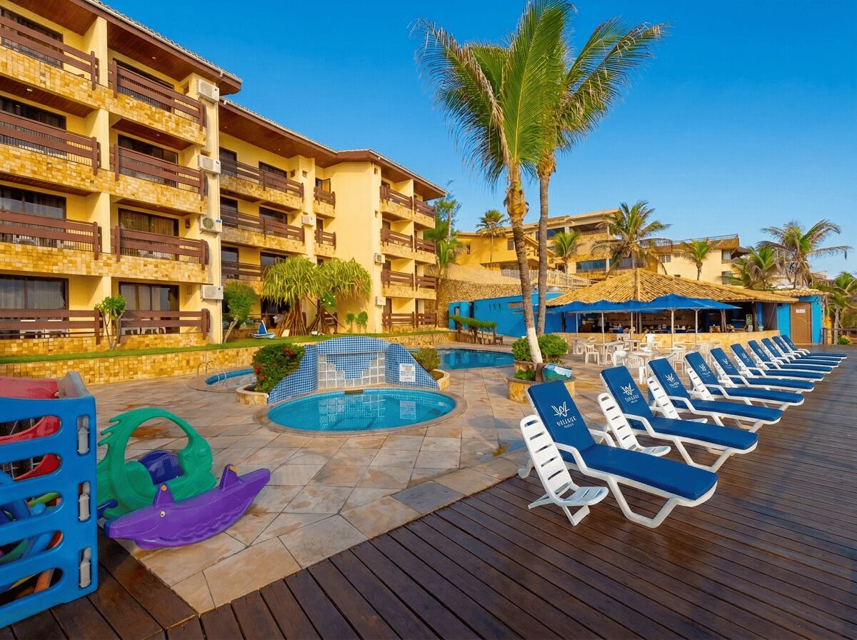 2 piscines extérieures, parasols de plage, chaises longues