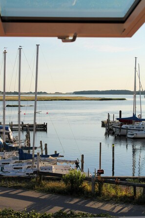Marina - Charming harbour house with sea views (Bisserup)