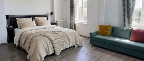 Exclusive Apartment, Private Bathroom, Park View