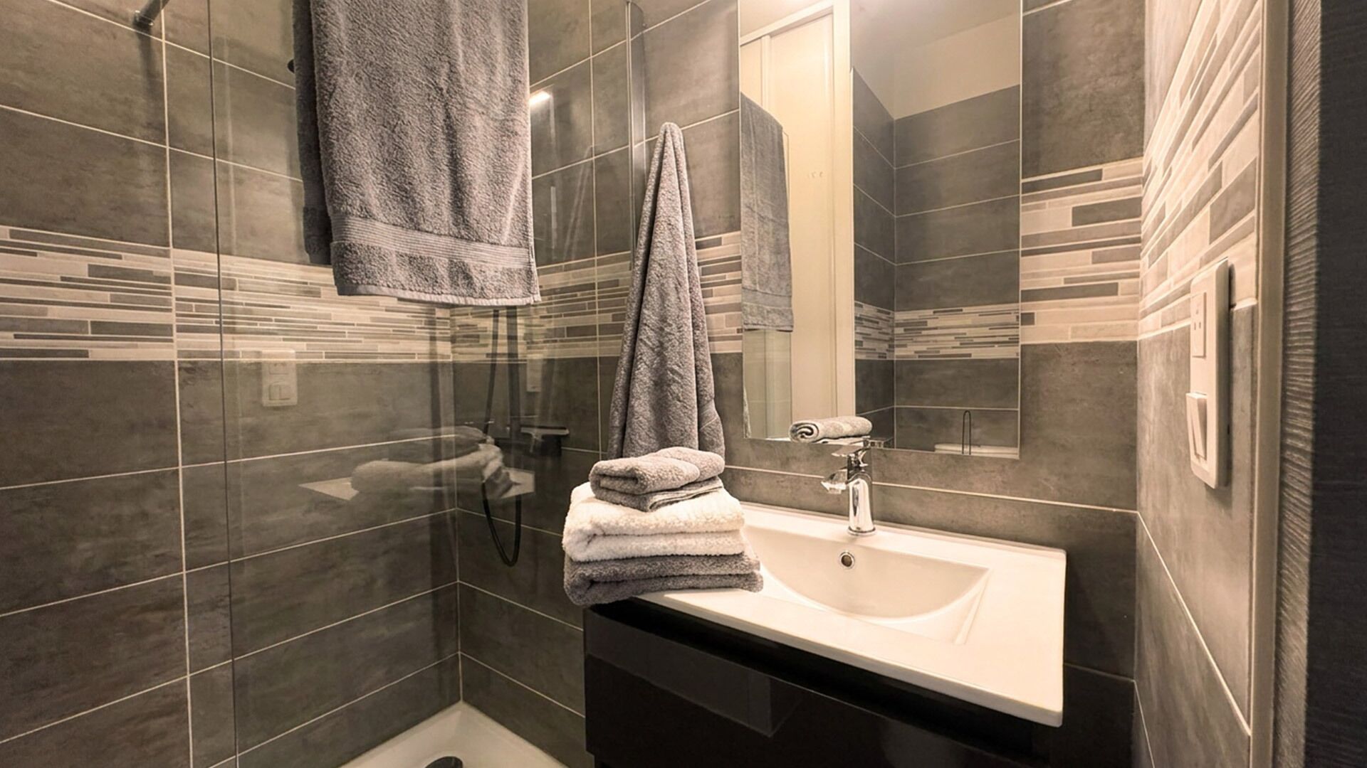 Exclusive Apartment, Private Bathroom, Park View | Bathroom