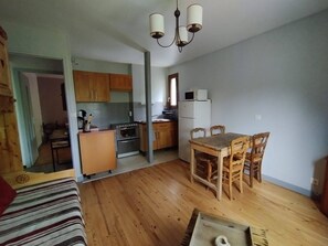 Interior - Accommodations in the Chartreuse Mountains, 5 minutes from Le Granier (Entremont-le-Vieux)
