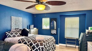 A bedroom with a bed, a ceiling fan, a window with blinds, and a dresser. - Private Renovated Queen Studio with W/D (Kissimmee)