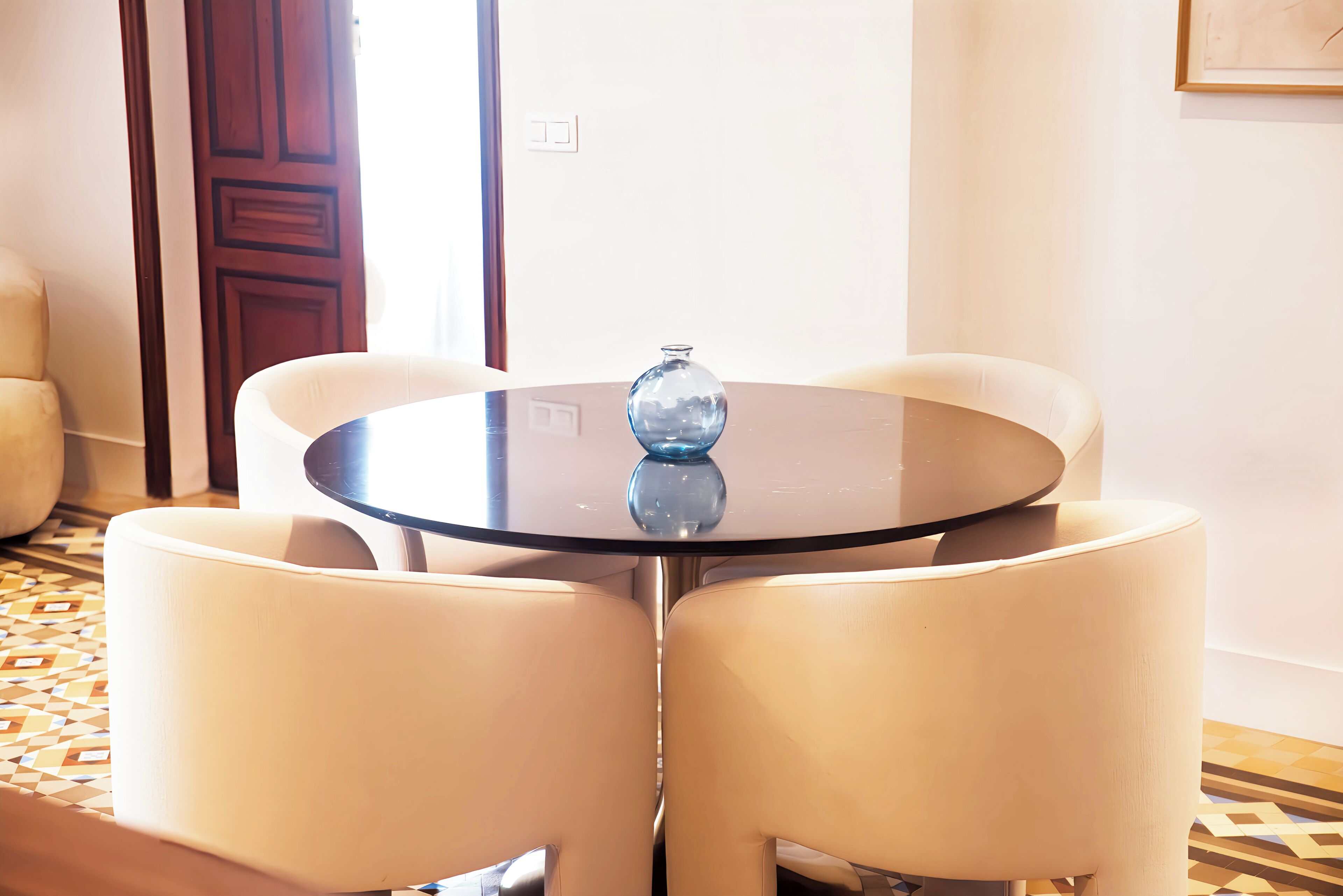 Suite Premium | Zona de estar | Smart TV de 54 pulgadas con canales digitales, suelo radiante