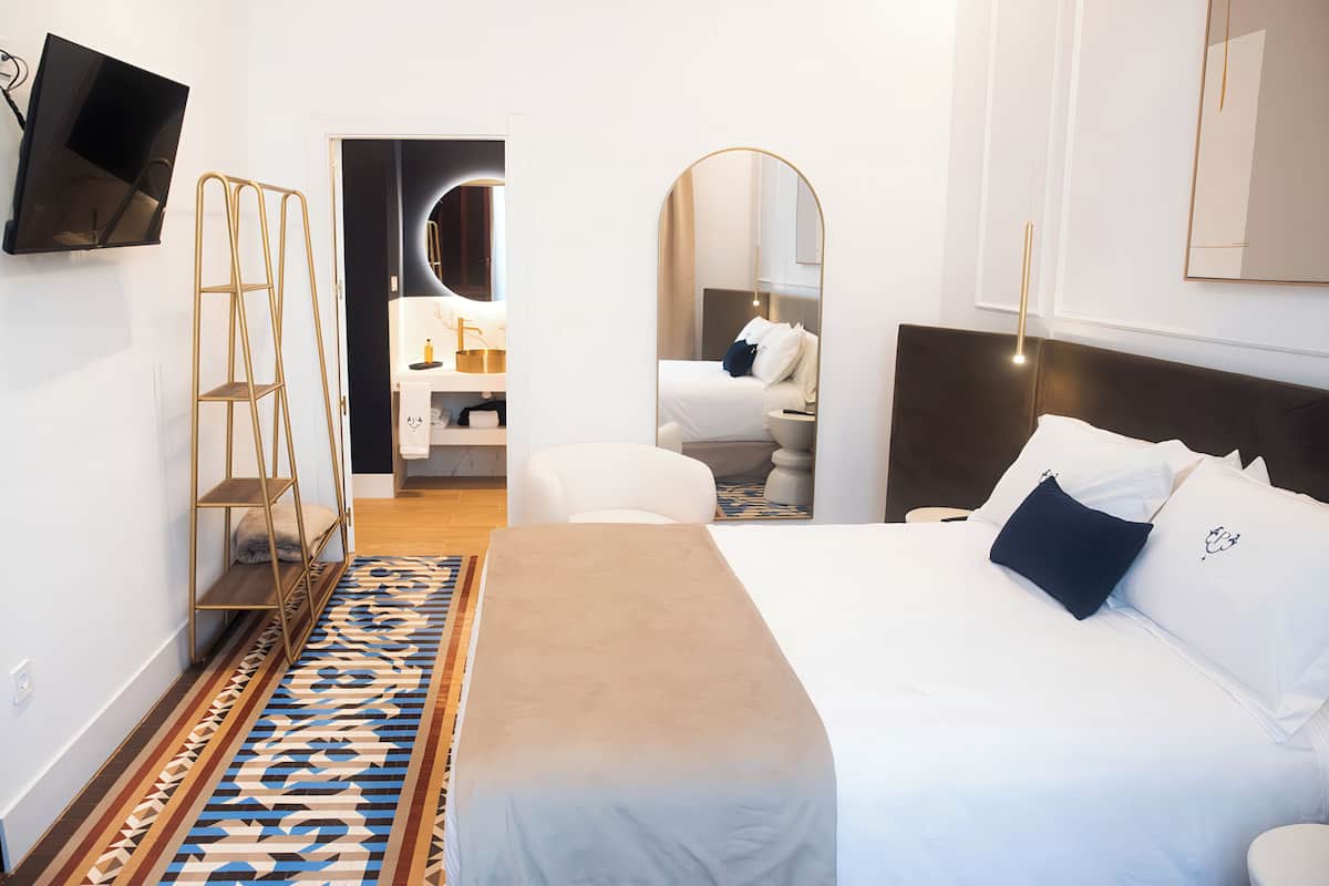 Presidential Suite | Laptop workspace, WiFi (free), bed sheets