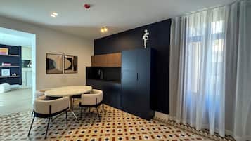 Deluxe suite, uitzicht op stad | Dineren
