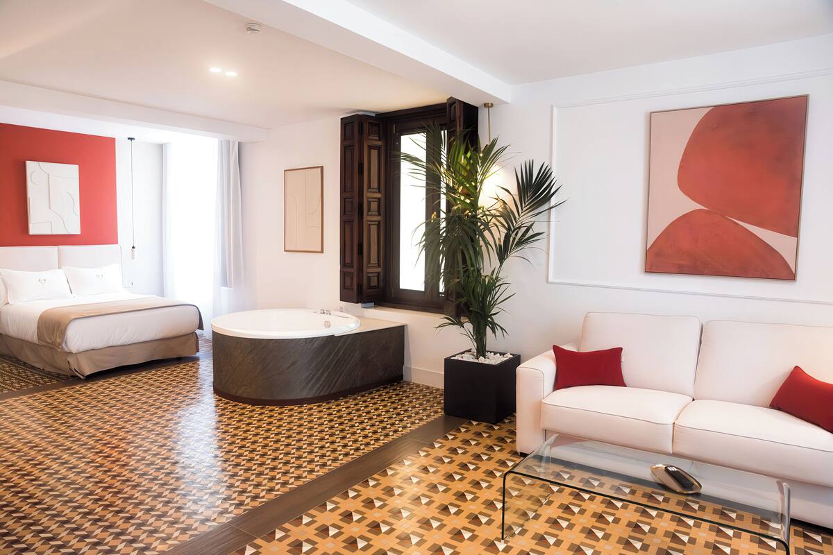 Premium Suite, Hot Tub | Laptop workspace, WiFi (free), bed sheets