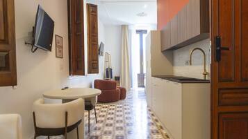 Suite Deluxe, vistas a la ciudad | Restauración