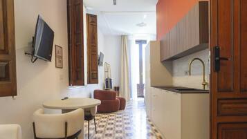 Suite Deluxe, vistas a la ciudad | Restauración