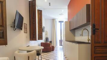 Suite Deluxe, vistas a la ciudad | Restauración
