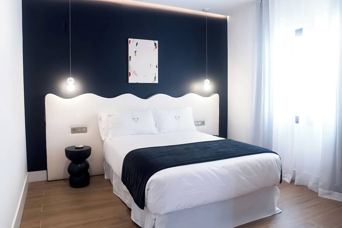 Suite, Terrace | Laptop workspace, WiFi (free), bed sheets
