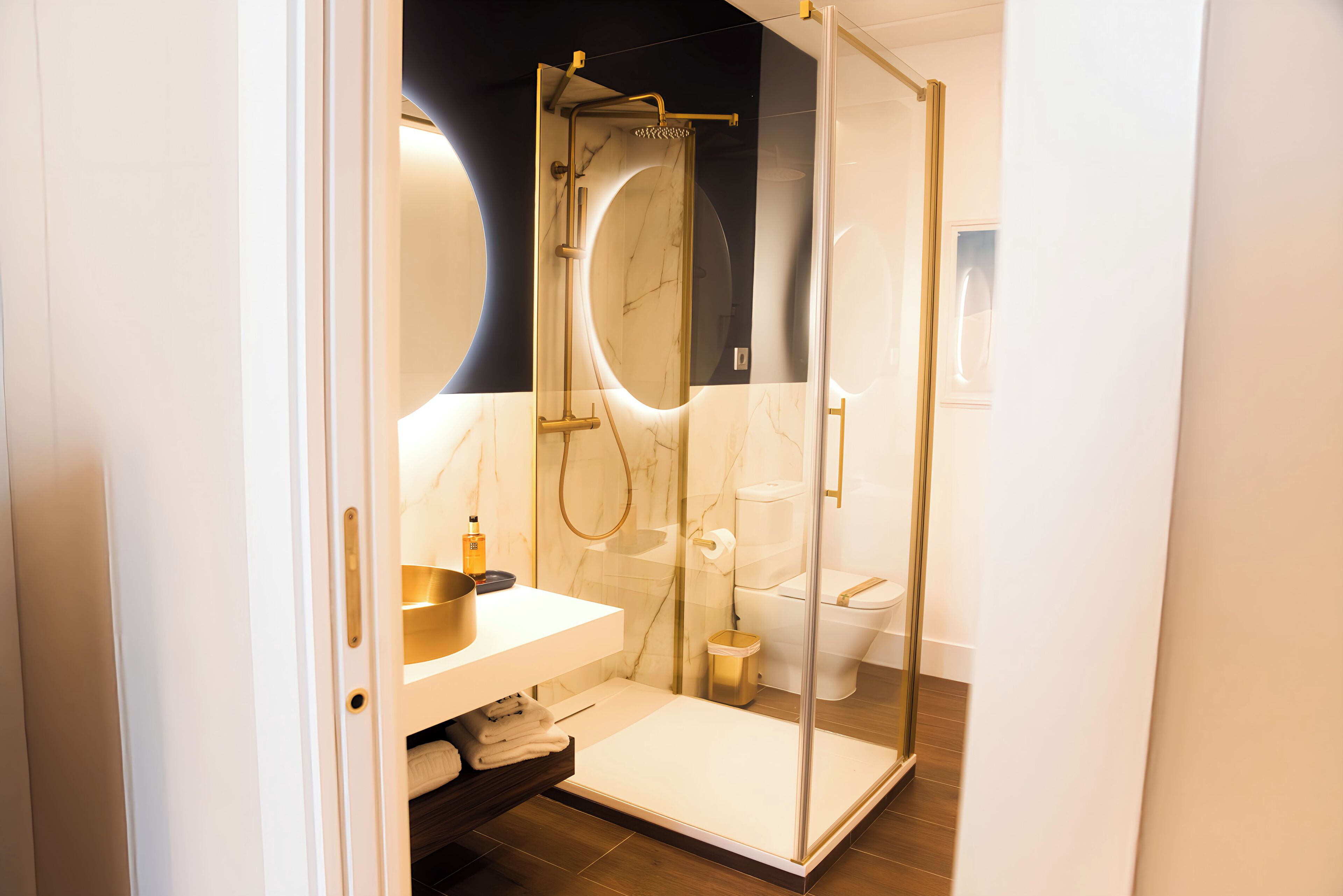 Comfort suite, uitzicht op stad | Een laptopwerkplek, gratis wifi, beddengoed