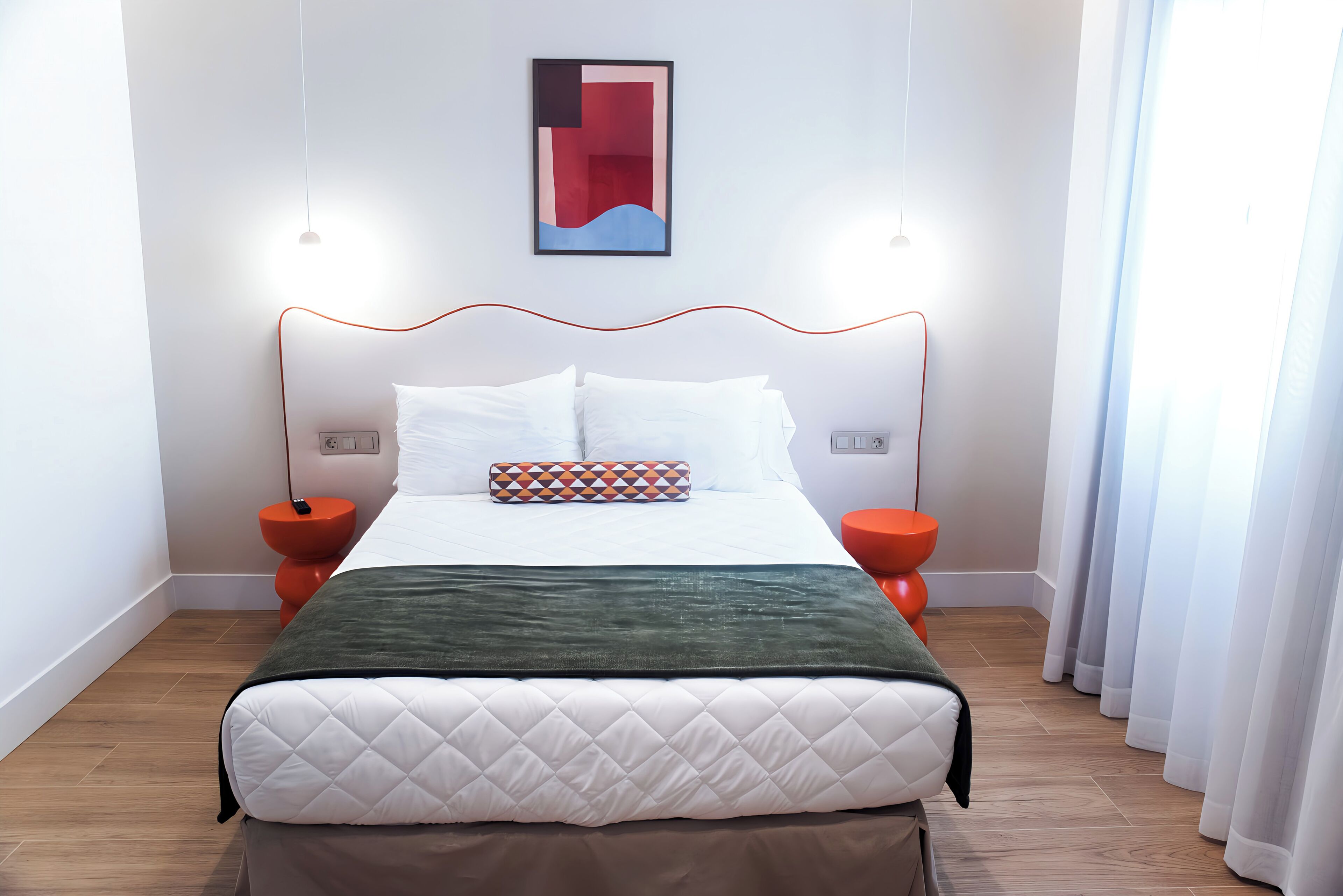Espace de travail pour ordinateur portable, Wi-Fi gratuit, draps fournis
