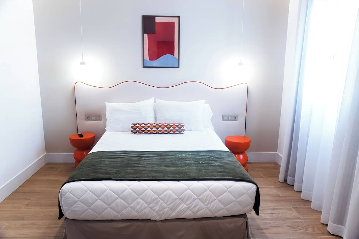 Suite, 1 Bedroom | Laptop workspace, WiFi (free), bed sheets