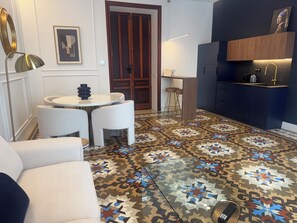 Deluxe Suite, City View | Living area - Platea Concept Suites (Caudete)