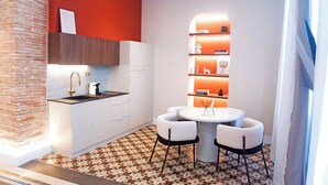 Laptop workspace, free WiFi, bed sheets - Platea Concept Suites (Caudete)