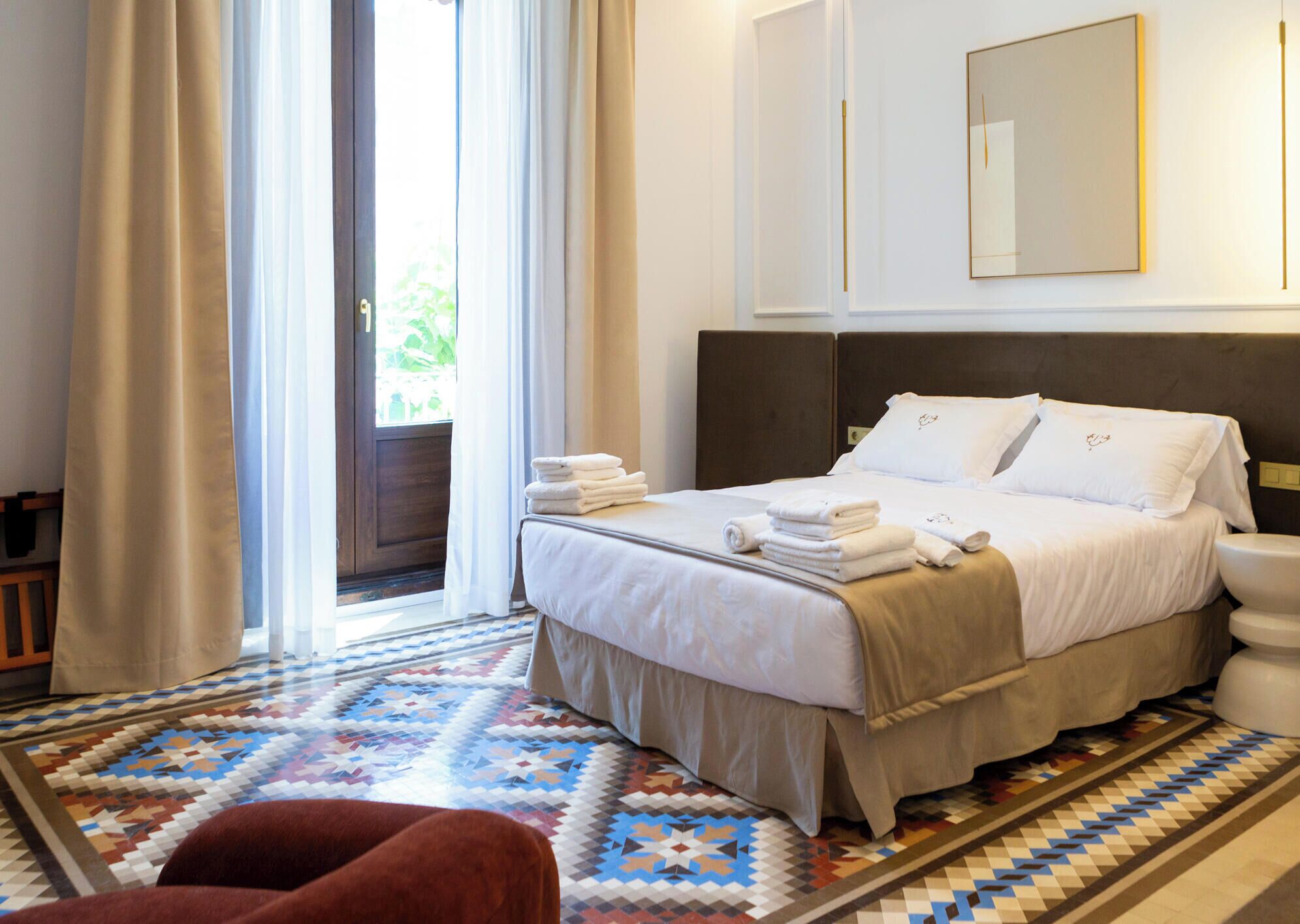 Espacio para trabajar con laptop, wifi gratis y ropa de cama 
